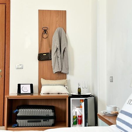 Villa Mg Hotel Санта-Маринелла Екстер'єр фото