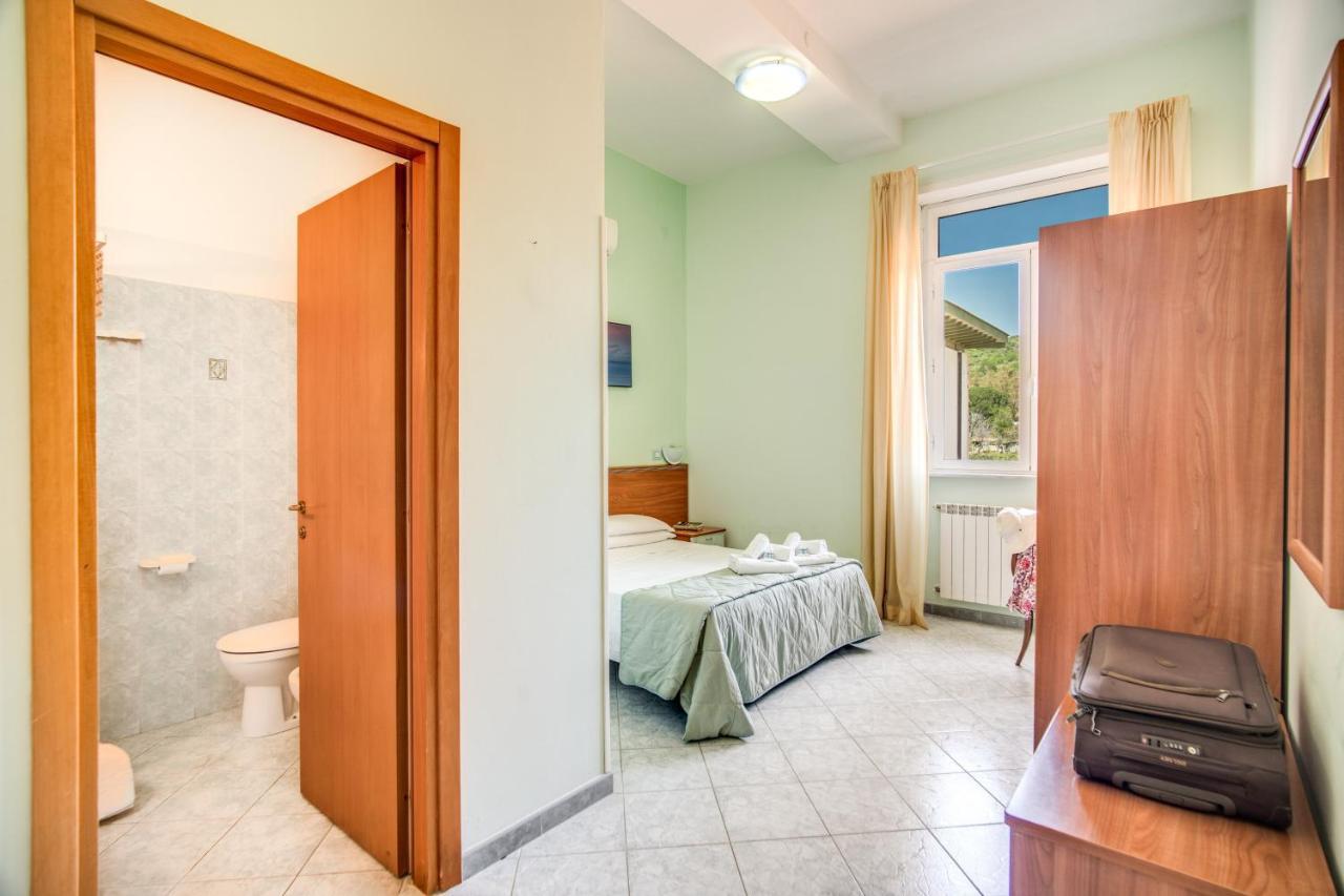 Villa Mg Hotel Санта-Маринелла Екстер'єр фото