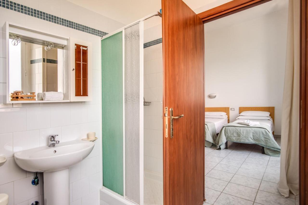 Villa Mg Hotel Санта-Маринелла Екстер'єр фото