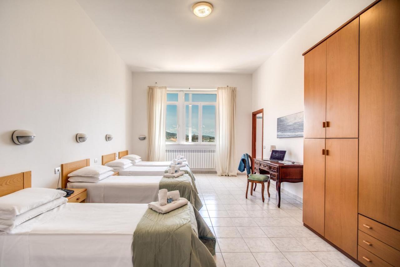 Villa Mg Hotel Санта-Маринелла Екстер'єр фото