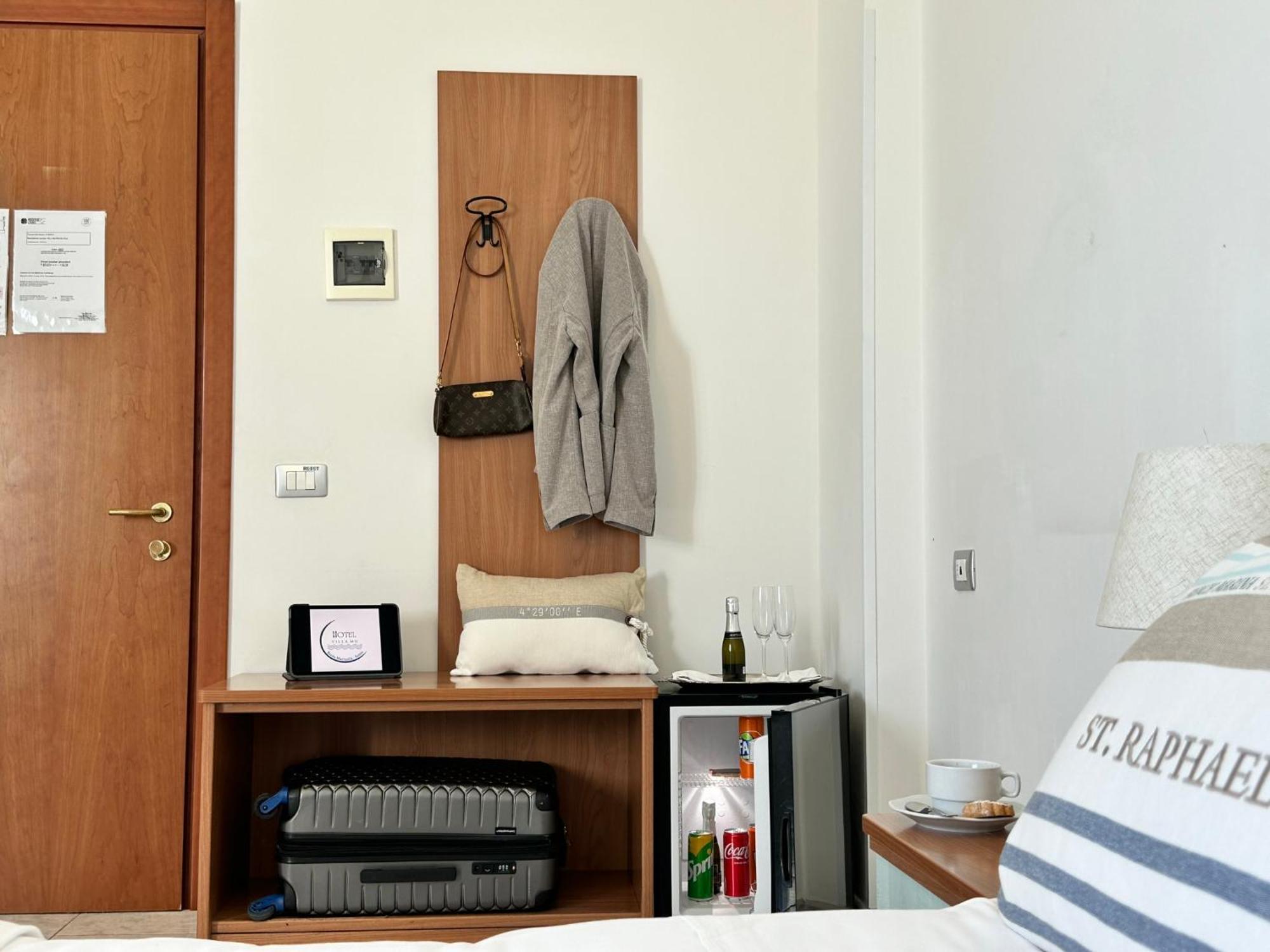 Villa Mg Hotel Санта-Маринелла Екстер'єр фото