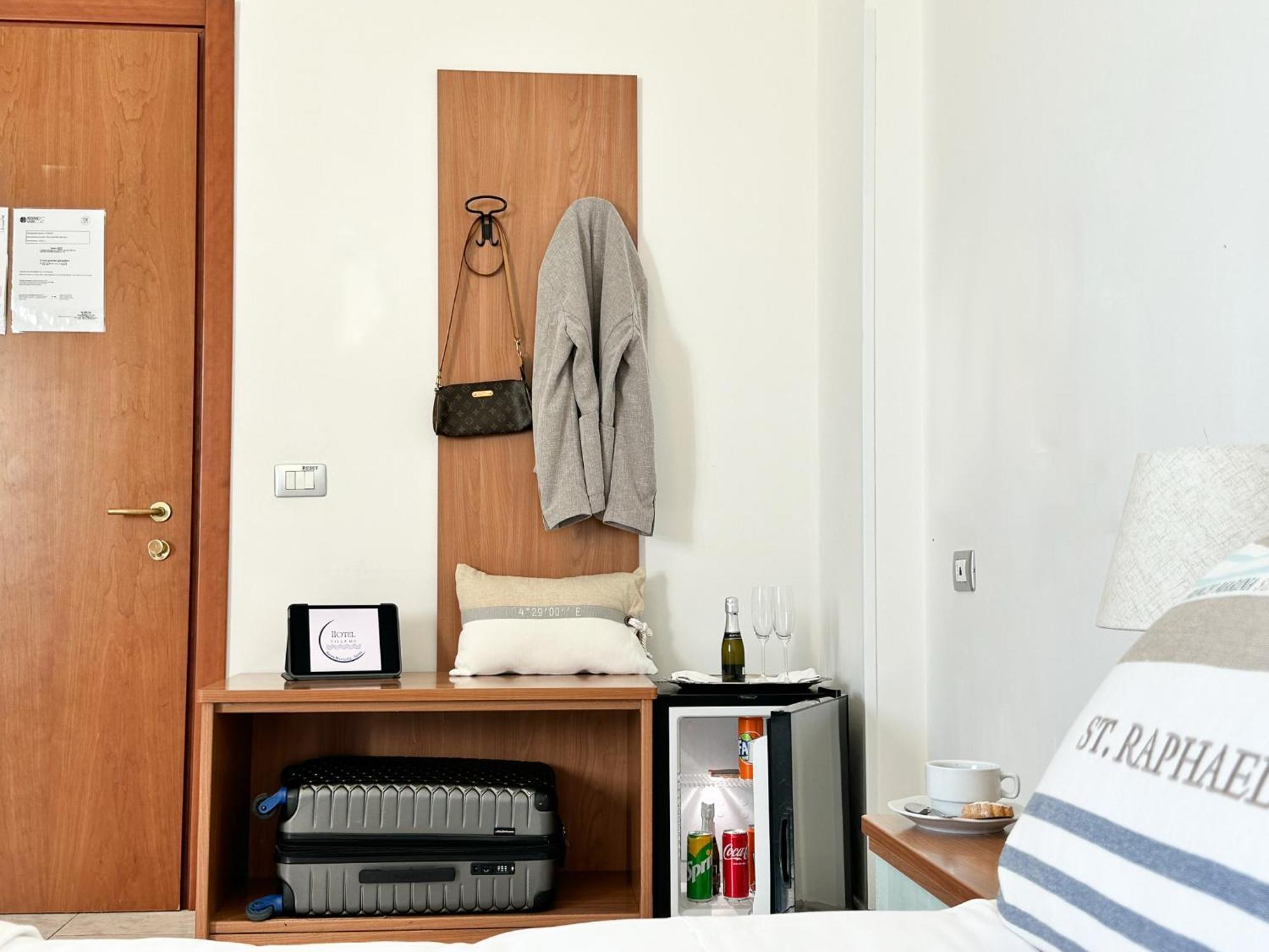 Villa Mg Hotel Санта-Маринелла Екстер'єр фото