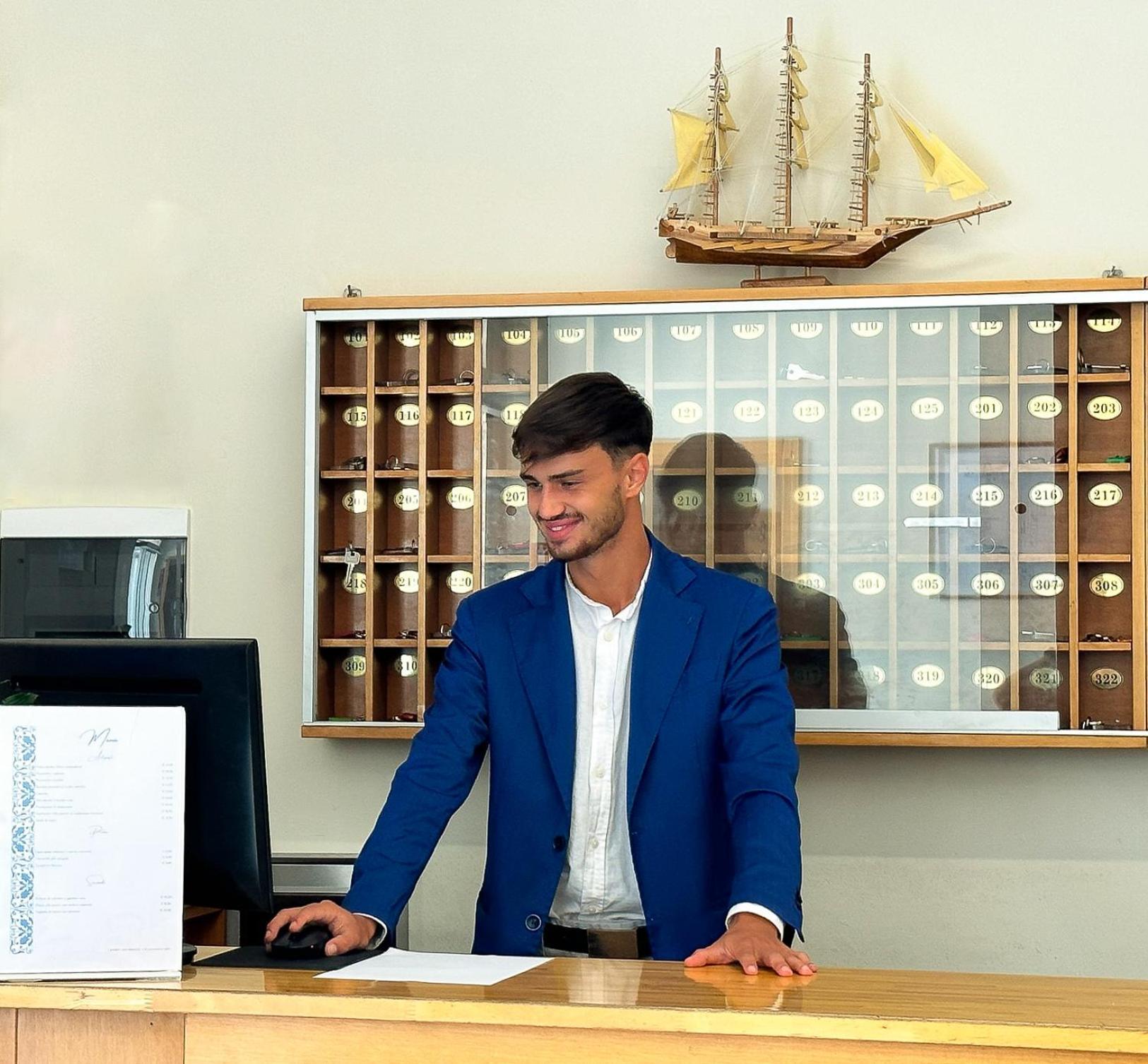 Villa Mg Hotel Санта-Маринелла Екстер'єр фото